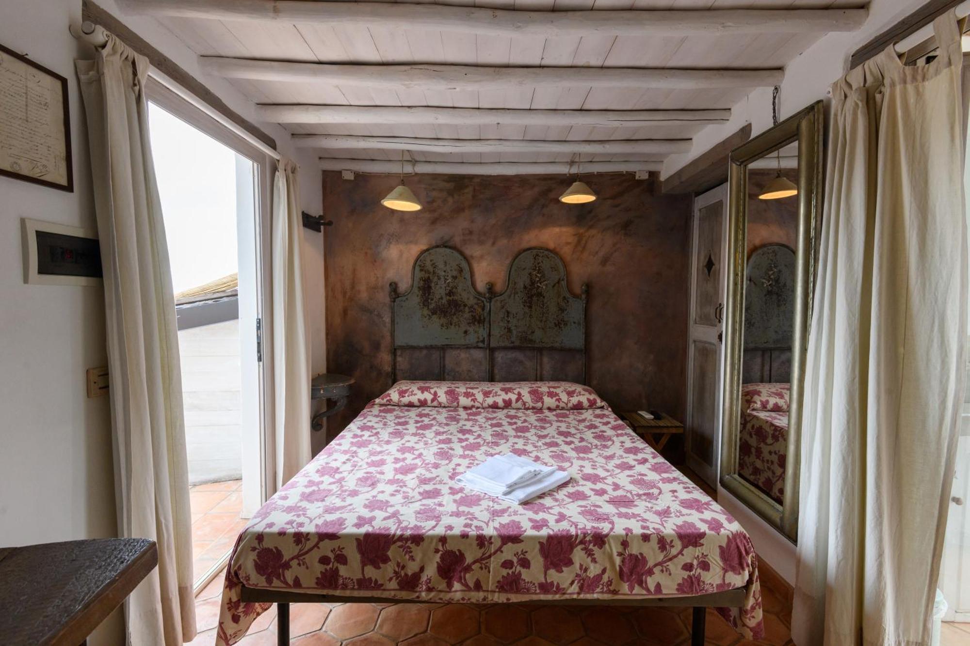 Soqquadro Art&Relax - Spotorno Apartment Room photo